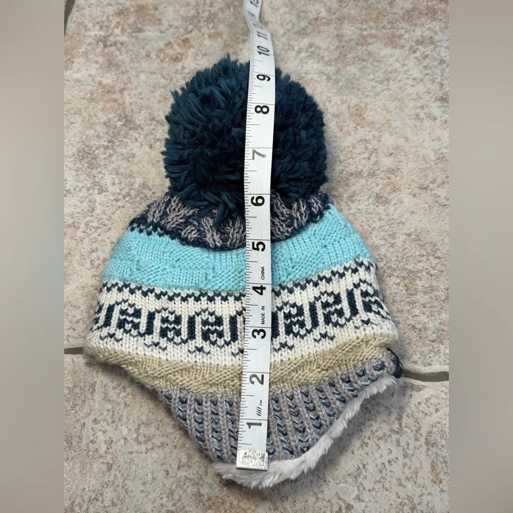 The North Face kids winter Pom Pom hat, infant 0-6 months